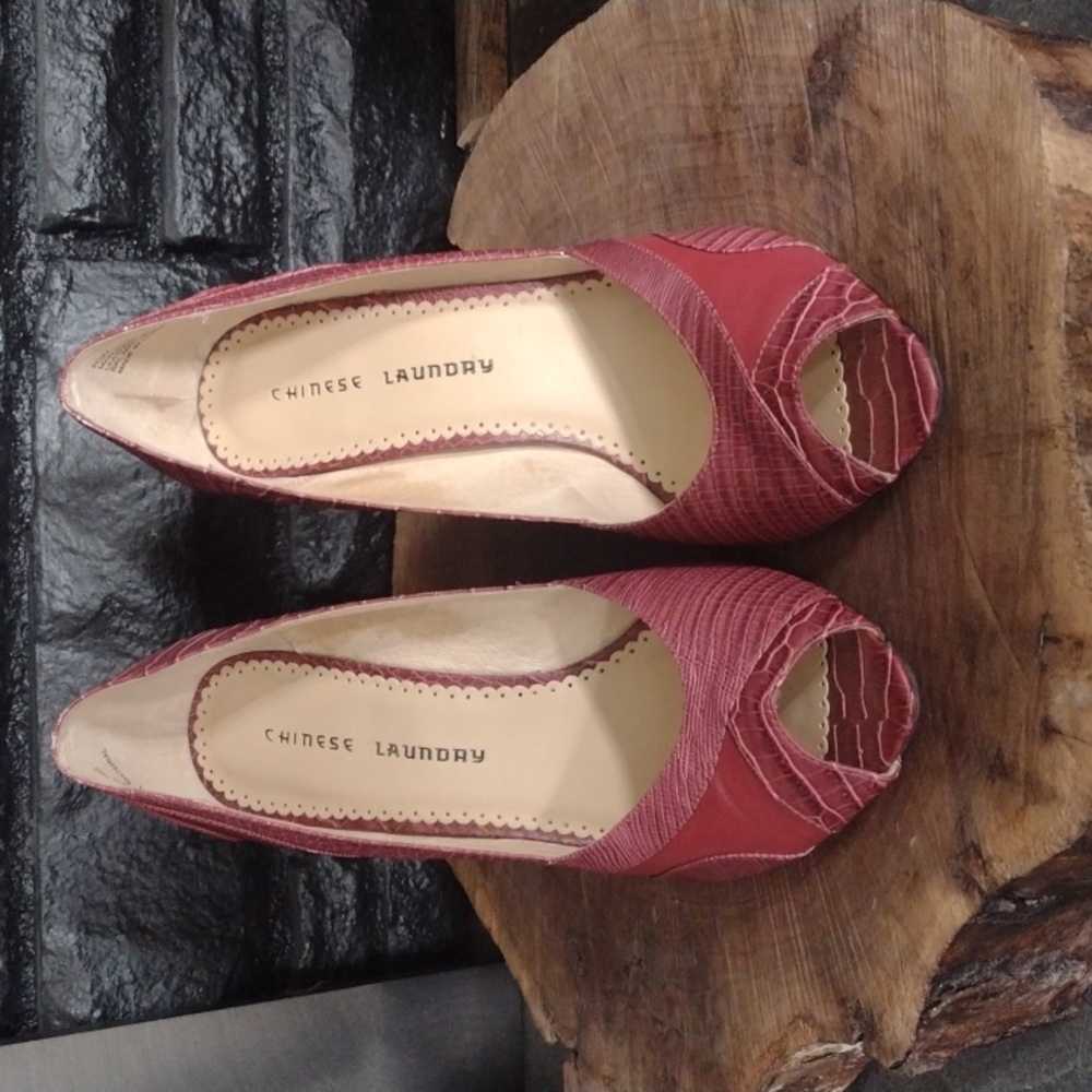 Chinese Laundry Size 10 Foxy Ruby Red Wedge Peep Toe Heels